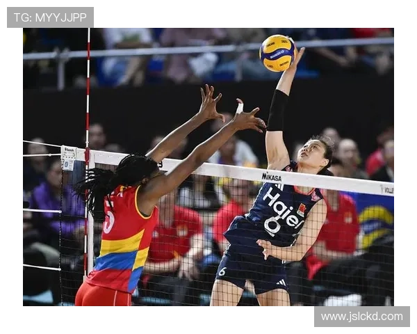 中国女排大胜巴西队重返世界顶尖行列 新一代球员表现抢眼 中国女排大胜巴西队重返世界顶尖行列 新一代球员表现抢眼