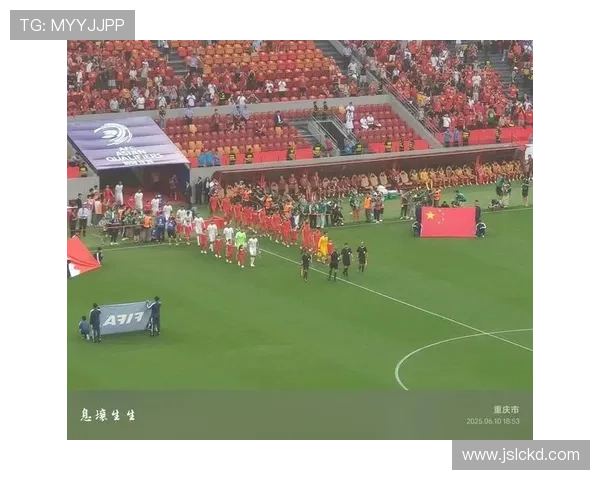 中国足球队备战世界杯预选赛 强强对决引关注 球迷期待新阵容展现实力 中国足球队备战世界杯预选赛 强强对决引关注 球迷期待新阵容展现实力