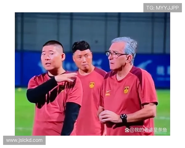 中国足球队迎战日本队备战亚洲杯 新阵容亮相备受关注 中国足球队迎战日本队备战亚洲杯 新阵容亮相备受关注