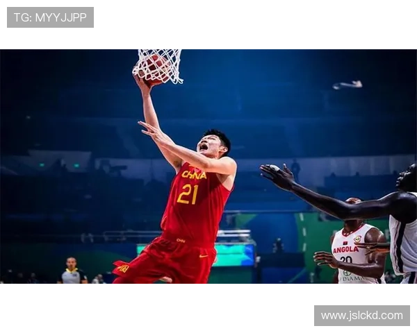 中国男篮全力备战世界杯预选赛 队员表现引发球迷热议 中国男篮全力备战世界杯预选赛 队员表现引发球迷热议