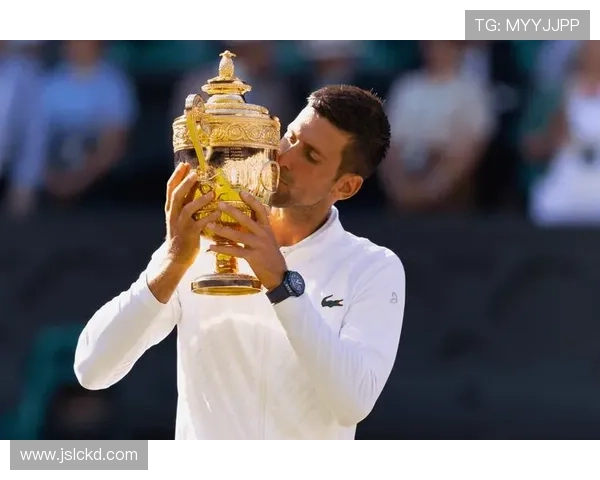 德约科维奇再度称王年终总决赛展现王者风范年轻新星奋力冲击网坛格局