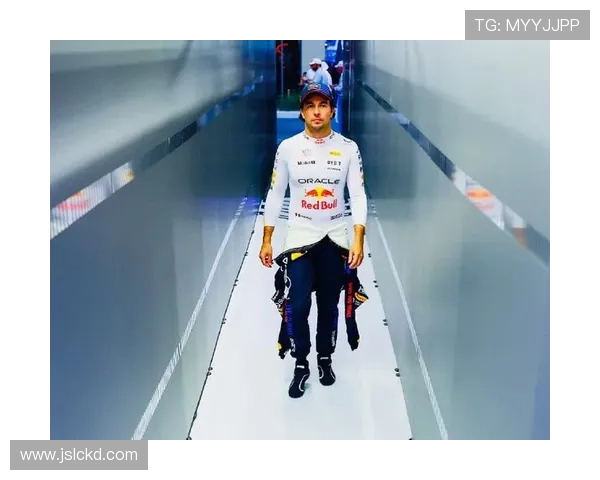 红牛车队内部风波升级维斯塔潘与佩雷兹赛季末关系再度紧张 红牛车队内部风波升级维斯塔潘与佩雷兹赛季末关系再度紧张