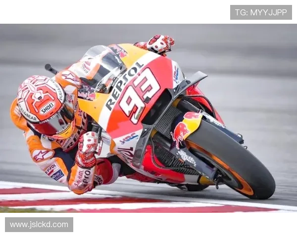 MotoGP赛场震撼揭幕新赛季冠军之争一触即发车迷热情高涨中 MotoGP赛场震撼揭幕新赛季冠军之争一触即发车迷热情高涨中