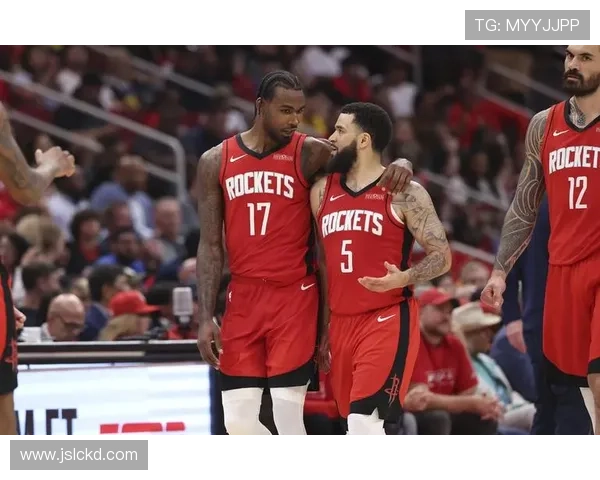 快船队新赛季展望:重建与竞争并行,球星阵容如何带领球队冲击季后赛 快船队新赛季展望:重建与竞争并行,球星阵容如何带领球队冲击季后赛