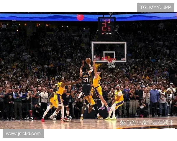 NBA最新动态：詹姆斯领衔湖人强势反弹杜兰特缺阵太阳状态堪忧