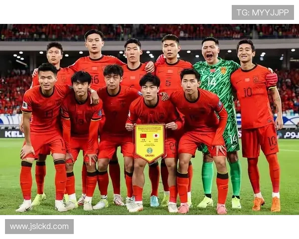 中国男足备战亚洲杯,李铁指导战术调整,球员状态良好,目标冲击四强 中国男足备战亚洲杯,李铁指导战术调整,球员状态良好,目标冲击四强