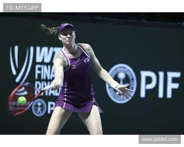 最新网球赛事战况：世界排名前十选手激烈角逐，谁将问鼎年度总决赛冠军