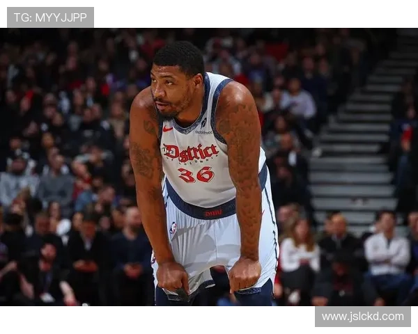 湖人签约新援引发热议 球迷期待他成为球队未来的关键人物