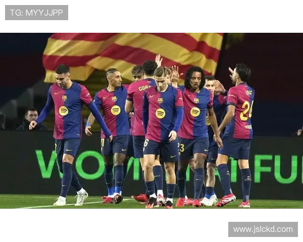 瓦伦西亚俱乐部迎来新赛季改革年轻化战略全面推进力争西甲稳定复苏 瓦伦西亚俱乐部迎来新赛季改革年轻化战略全面推进力争西甲稳定复苏