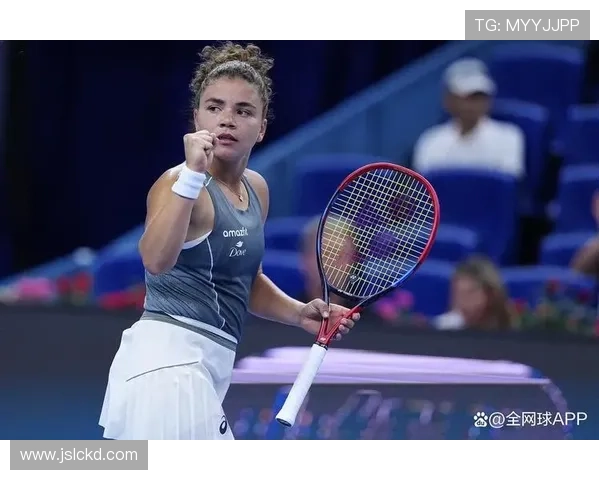 网球赛场风云再起,全球顶级选手齐聚争夺年度大奖 网球赛场风云再起,全球顶级选手齐聚争夺年度大奖